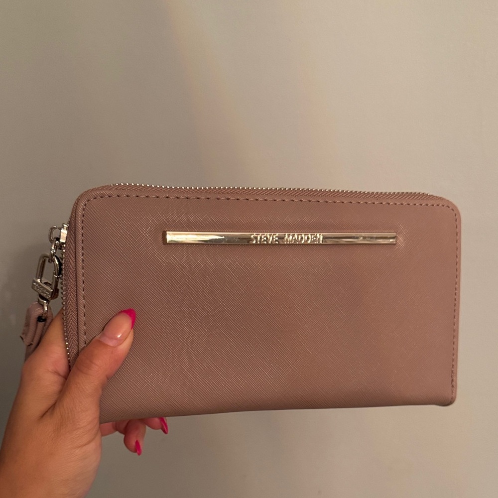 Steve Madden Beige Wallet with Metallic Detail